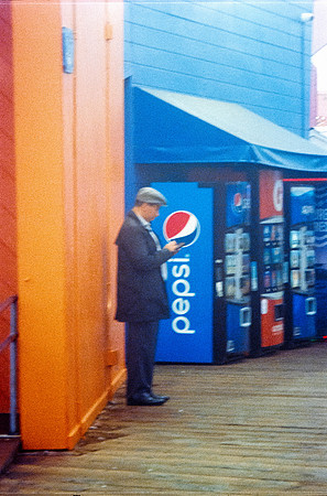 34 Mauricio Salguero - Lomography 400 por Arca Film Lab (Enero 2025) - Rollo 0563