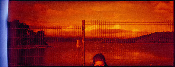 16 Ovald - Lomography Redscale por Arca Film Lab (Junio 2025) - Rollo 1140