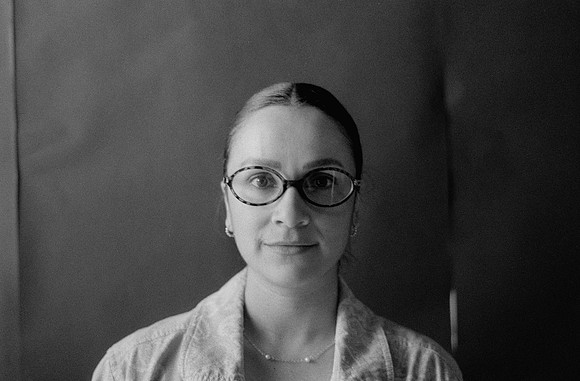 18 Mariana Cabrera - Kentmere Pan 400 por Arca Film Lab (Junio 2025) - Rollo 1130