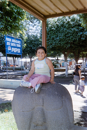 12 Mercedes Pérez - Konica Centuria Super 400 por Arca Film Lab (Junio 2024)