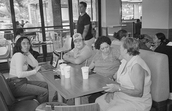 05 Carmen Tórres - Ilford HP5+ 400 por Arca Film Lab (Septiembre 2024) - Rollo 0334