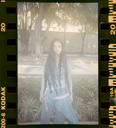19 Shirley Brakiti - Kodak Gold 200 por Arca Film Lab (Julio 2024) - Rollo 0185