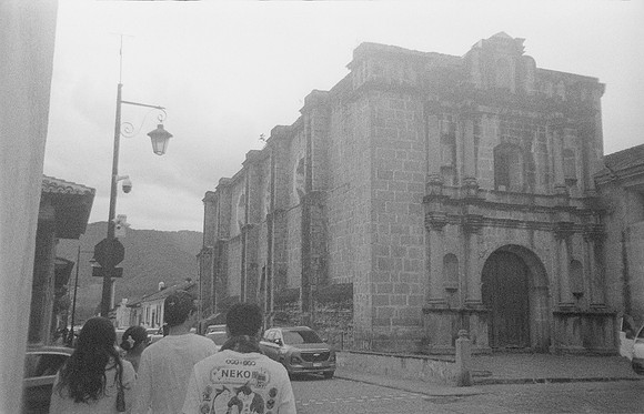 16 Chuloncin SV - Ilford HP5+ 400 por Arca Film Lab (Marzo 2025) - Rollo 0805