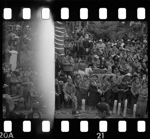 28 Ronald Ottoniel - Kentmere Pan 400 por Arca Film Lab (Abril 2025) - Rollo 0979