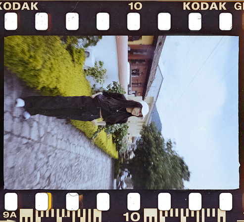 00008 Jhenifer León - Kodak Gold 200 - Arca Film Lab (Noviembre 2024) - Rollo 0451