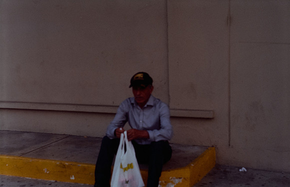 13 Elliot Morales - Cinestill 400D por Arca Film Lab (Mayo 2025) - Rollo 1049