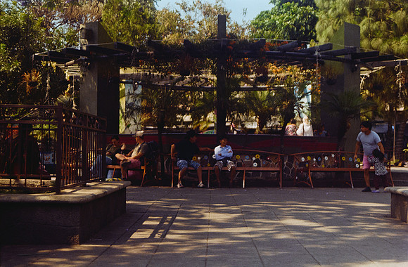 08 Ronald Ottoniel - Kodak Ultramax 400 Push 1600 por Arca Film Lab (Abril 2025) - Rollo 0978