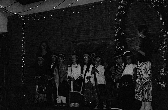 24 Daniela Flores - Ilford HP5+ 400 por Arca Film Lab (Noviembre 2024) - Rollo 0506