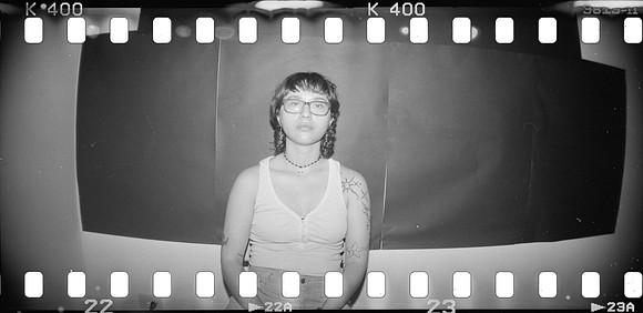 11 Mauricio Salguero - Kentmere Pan 400 por Arca Film Lab (Junio 2025) - Rollo 1128