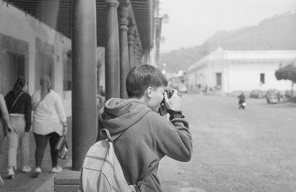 23 Iván Ortíz - Fortepan 100 por Arca Film Lab (Diciembre 2024) - Rollo 0527