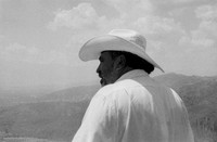 10 Ernesto Ábrego - Kodak TMAX 3200 por Arca Film Lab (Mayo 2025) - Rollo 1080