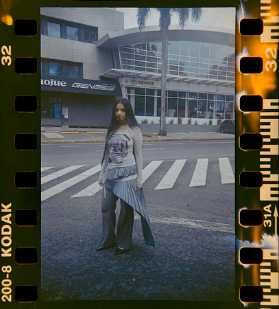 30 Shirley Brakiti - Kodak Gold 200 por Arca Film Lab (Julio 2024) - Rollo 0185