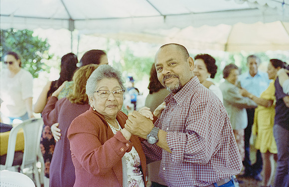 21 Milton Recinos - Kodak Portra 400 por Arca Film Lab (Junio 2025) - Rollo 1105