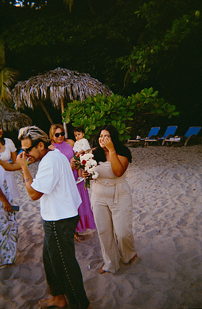 27 Pablo Godoy - Fujifilm 400 - Mel & Roger por Arca Film Lab (Febrero 2025) - Rollo 0874
