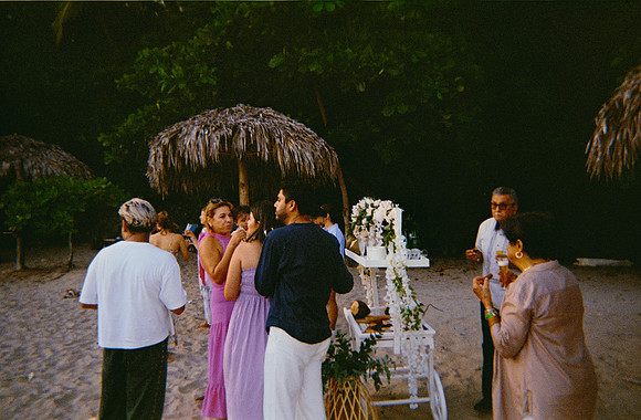 19 Pablo Godoy - Fujifilm 400 - Daniel & Dani por Arca Film Lab (Febrero 2025) - Rollo 0876