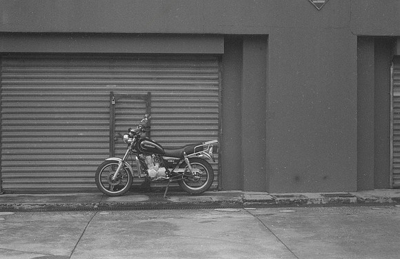 05 Vivian Kotouch - Ilford HP5+ 400 por Arca Film Lab (Noviembre 2024) - Rollo 0416