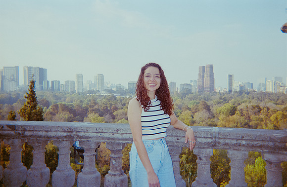 17 Elliot Morales - Fujifilm 400 por Arca Film Lab (Diciembre 2024) - Rollo 0557