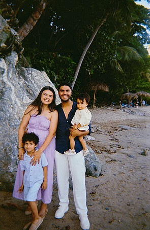 04 Pablo Godoy - Fujifilm 400 - Mel & Roger por Arca Film Lab (Febrero 2025) - Rollo 0874