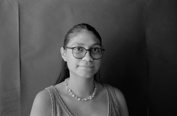 14 Mariana Cabrera - Kentmere Pan 400 por Arca Film Lab (Junio 2025) - Rollo 1130