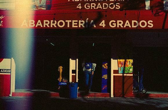 02 Iván Ortíz - Cinestill 800T por Arca Film Lab (Diciembre 2024) - Rollo 0526