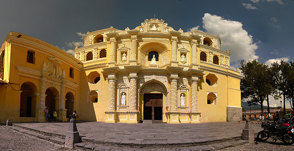 Iglesia La Merced (Vista Frontal desde afuera)