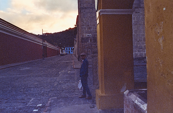 11 Fritz Pinnow - Cinestill 800T por Arca Film Lab (Diciembre 2024) - Rollo 0547