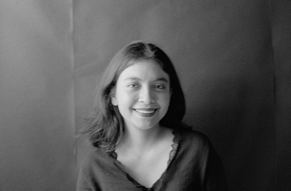 35 Mariana Cabrera - Kentmere Pan 400 por Arca Film Lab (Junio 2025) - Rollo 1130