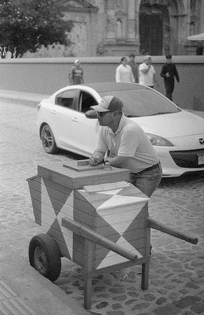 30 Iván Ortíz - Fortepan 100 por Arca Film Lab (Diciembre 2024) - Rollo 0527