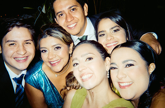 17 Mariana Vargas - Fujifilm 400 por Arca Film Lab (Mayo 2025) - Rollo 1060