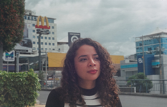 24 Elliot Morales - Cinestill 400D por Arca Film Lab (Noviembre 2024) - Rollo 0438