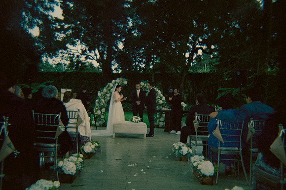 10 Boda Guille y Adriana por Fabriccio Díaz - Cinestill 800T - Arca Film Lab