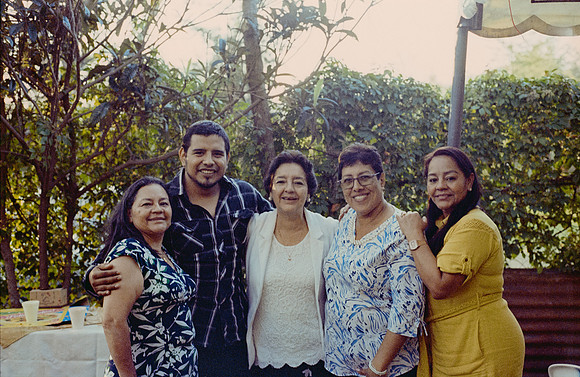 31 Milton Recinos - Kodak Portra 400 por Arca Film Lab (Junio 2025) - Rollo 1105