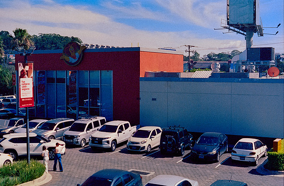 39 Carlos Castro - Cinestill 800T por Arca Film Lab (Enero 2025) - Rollo 0592