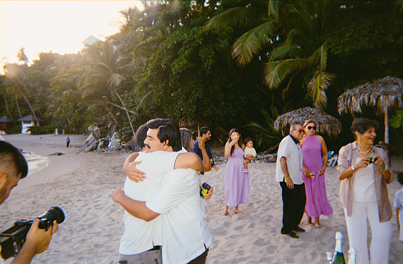 12 Pablo Godoy - Fujifilm 400 - Daniel & Dani por Arca Film Lab (Febrero 2025) - Rollo 0876