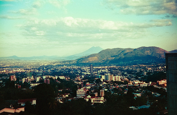 31 Natalia Mendoza - Harman Phoenix 200 por Arca Film Lab (Marzo 2025) - Rollo 0806