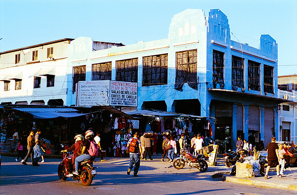 20 Gerardo Recinos - Kodak Ultramax 400 por Arca Film Lab (Mayo 2025) - Rollo 1006
