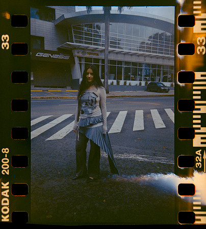 31 Shirley Brakiti - Kodak Gold 200 por Arca Film Lab (Julio 2024) - Rollo 0185