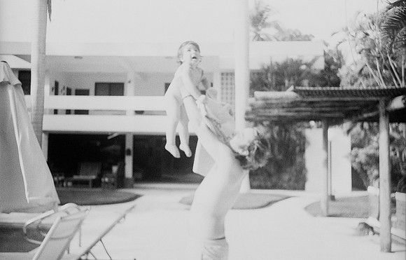 25 Mónica Minondo - Kodak TMAX 400 por Arca Film Lab (Febrero 2025) - Rollo 0742