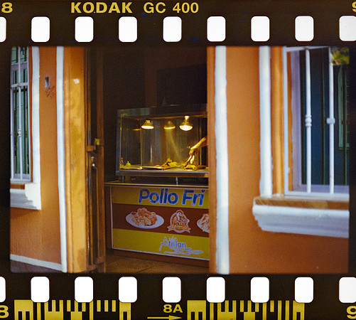 10 Yasemin Topcan - Kodak Ultramax 400 por Arca Film Lab (Octubre 2024) - Rollo 0391