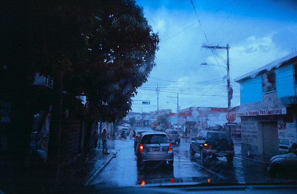 07 Ernesto Ábrego - Fujifilm400 por Arca Film Lab (Agosto 2024) - Rollo 0270