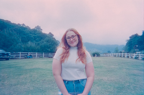 32 Kamilah Ruíz - Cinestill 800T por Arca Film Lab (Agosto 2024) - Rollo 0251
