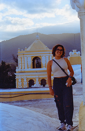 37 Karen Orellana - Kodak Ultramax 400 por Arca Film Lab (Julio 2024) - Rollo 0181