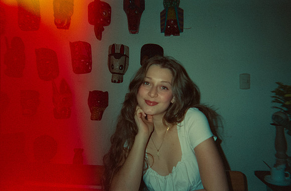27 Kamilah Ruíz - Cinestill 800T por Arca Film Lab (Agosto 2024) - Rollo 0251