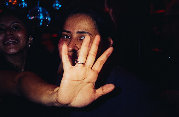 25 Jazmine Sousa - Cinestill 800T por Arca Film Lab (Abril 2025) - Rollo 0971