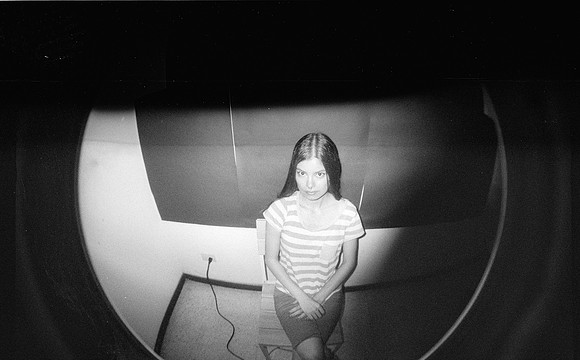 05 Natalia Mendoza - Kentmere Pan 400 por Arca Film Lab (Junio 2025) - Rollo 1129