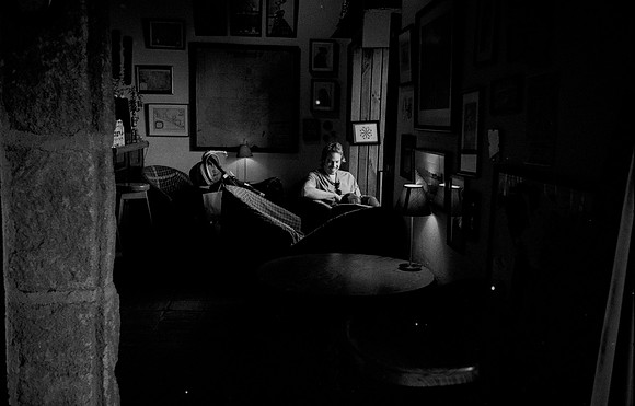 11 Mónica Minondo - Kodak TMAX 400 por Arca Film Lab (Febrero 2025) - Rollo 0742