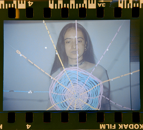 03 Shirley Brakiti - Kodak Gold 200 por Arca Film Lab (Julio 2024) - Rollo 0185