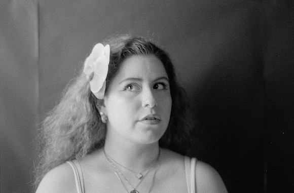 29 Mariana Cabrera - Kentmere Pan 400 por Arca Film Lab (Junio 2025) - Rollo 1130