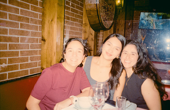 36 Jazmine Sousa - Kodak Gold 200 por Arca Film Lab (Marzo 2025) - Rollo 0847
