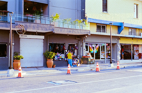 27 Gerardo Recinos - Kodak Ultramax 400 por Arca Film Lab (Mayo 2025) - Rollo 1006